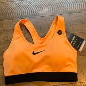 NWT Nike Sports Bra (size XS)